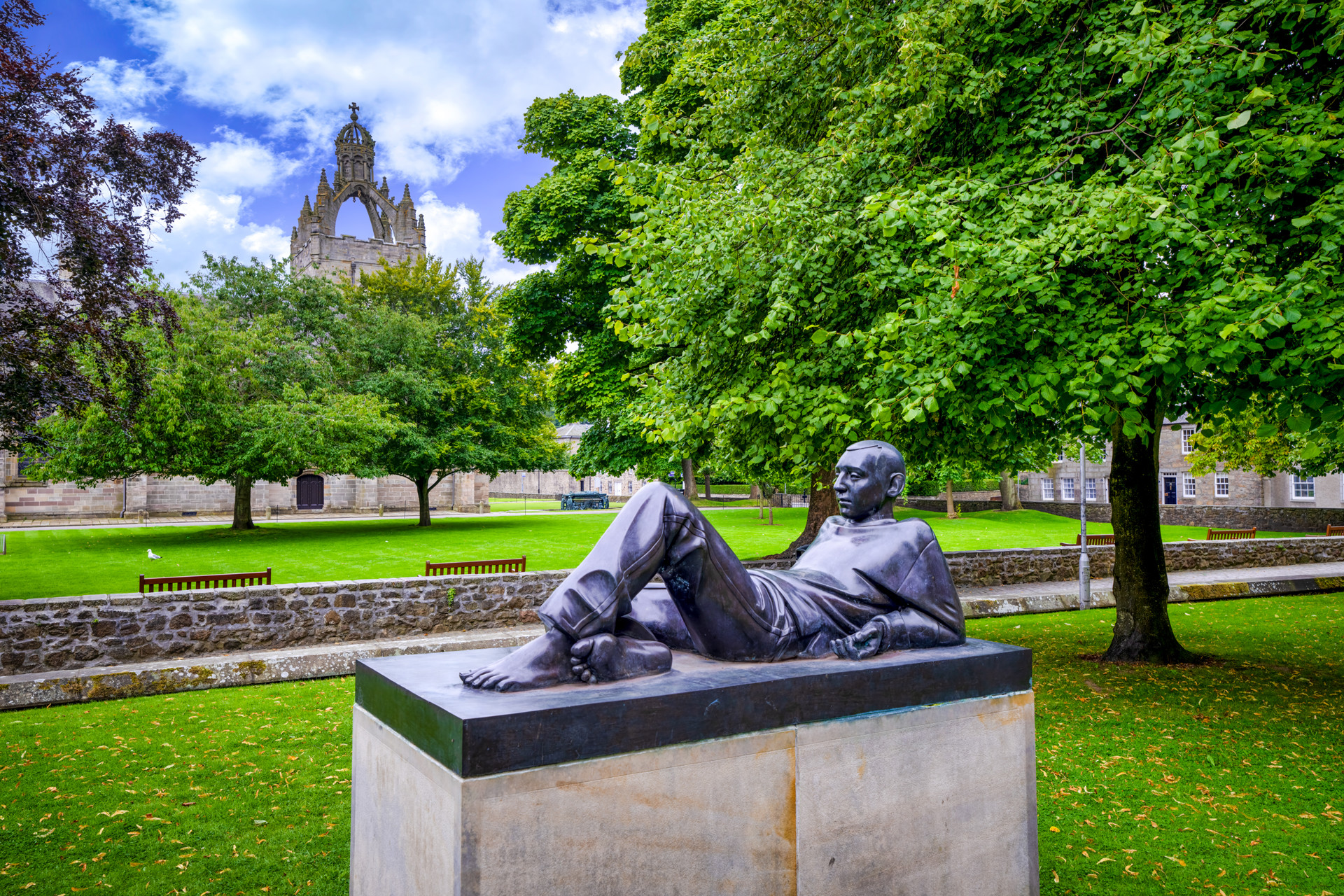 Aberdeen University Youth With Split Apple 1 Website Resolution